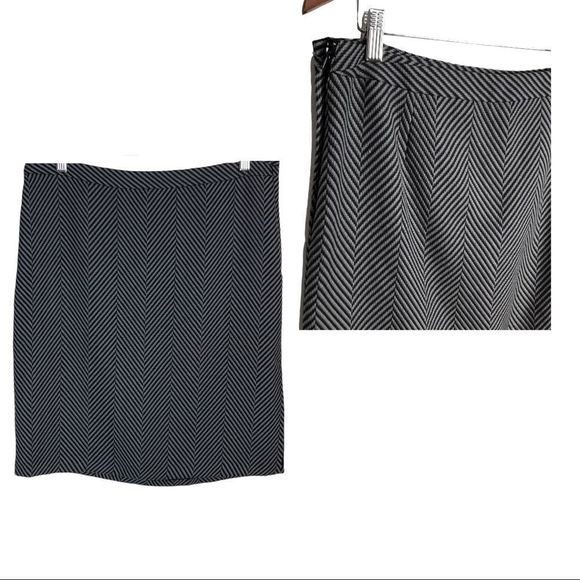 4/$45 H&M | Grey Black Herringbone Skirt | 10 - Picture 2 of 8